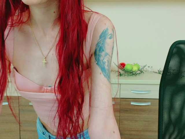 Julia-Jae's BongaCams show and profile