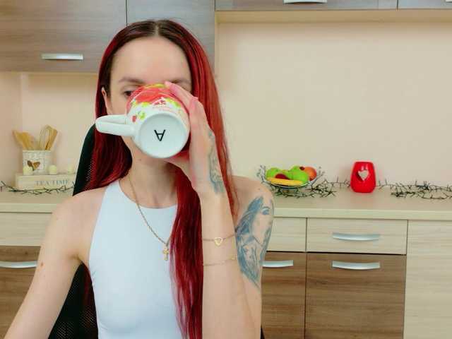 Julia-Jae's BongaCams show and profile