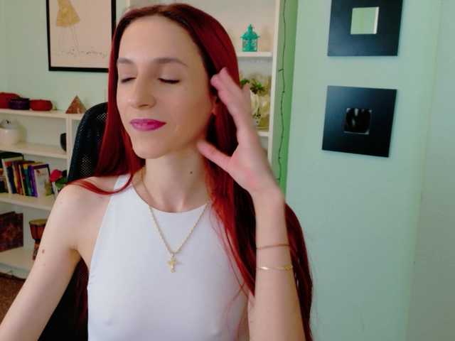 Julia-Jae's BongaCams show and profile