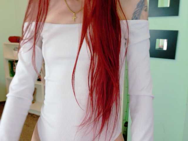 Julia-Jae's BongaCams show and profile