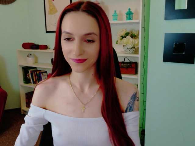 Julia-Jae's BongaCams show and profile