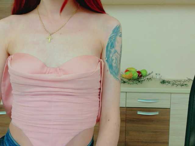 Julia-Jae's BongaCams show and profile