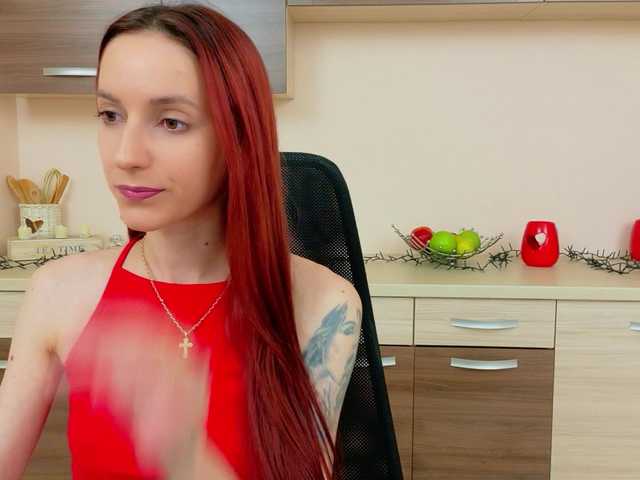 Julia-Jae's BongaCams show and profile