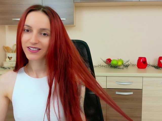 Julia-Jae's BongaCams show and profile