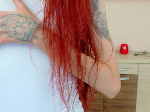 Julia-Jae's BongaCams show and profile