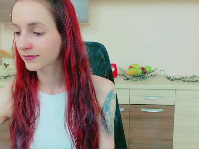 Julia-Jae's BongaCams show and profile