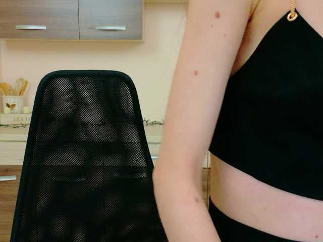 Julia-Jae's BongaCams show and profile