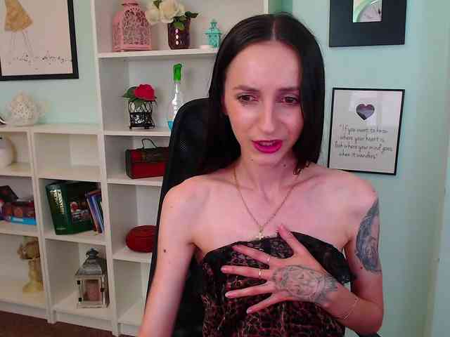 Julia-Jae webcam