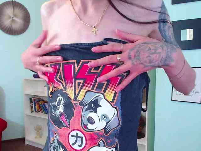 Julia-Jae webcam