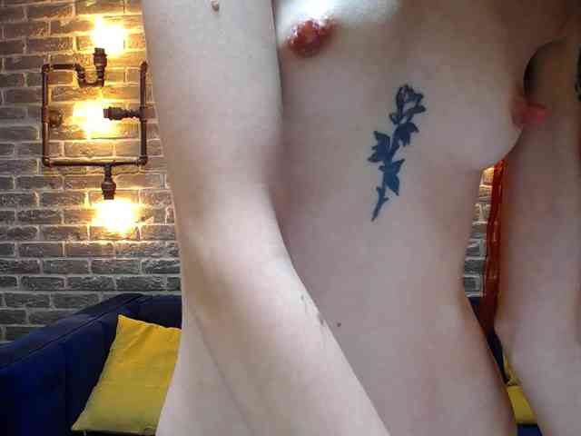Julia-Jae webcam