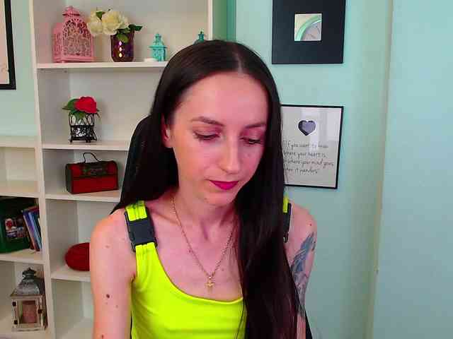 Julia-Jae webcam