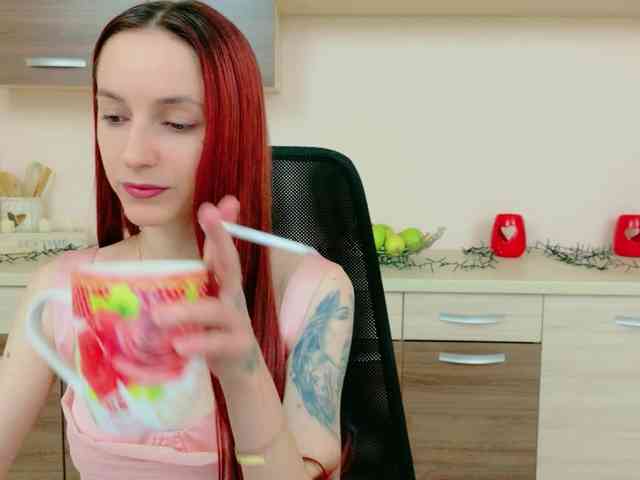 Julia-Jae webcam