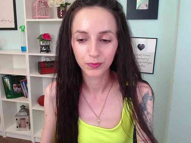 Julia-Jae webcam
