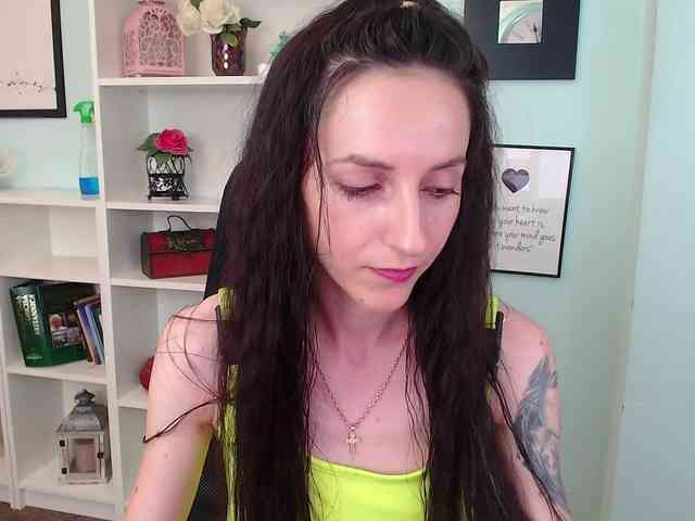 Julia-Jae webcam