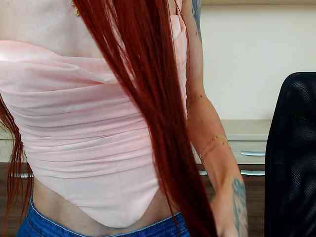 Julia-Jae webcam