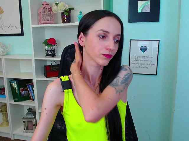 Julia-Jae webcam