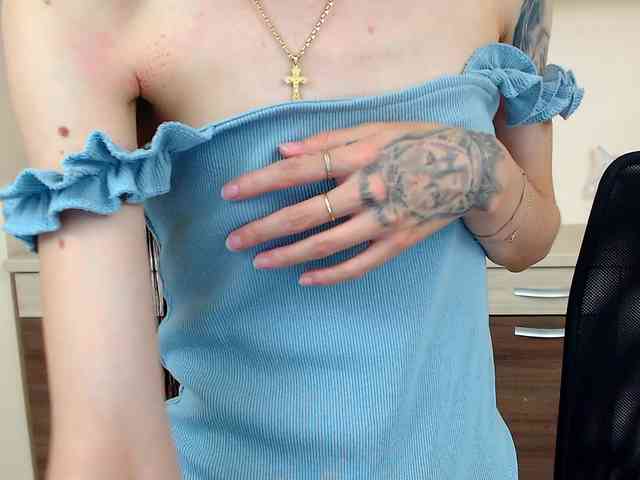 Julia-Jae webcam