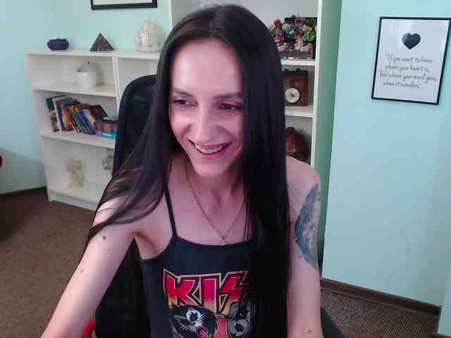 Julia-Jae webcam