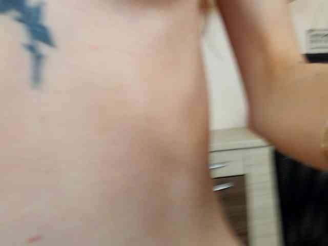Julia-Jae webcam