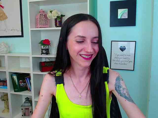 Julia-Jae webcam