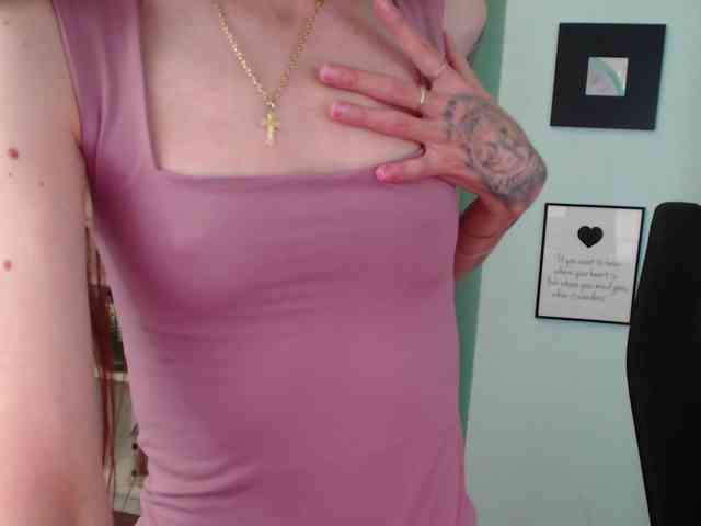 Julia-Jae webcam