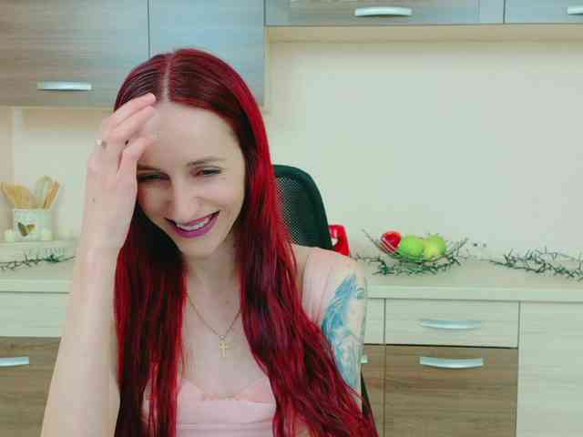 Julia-Jae webcam