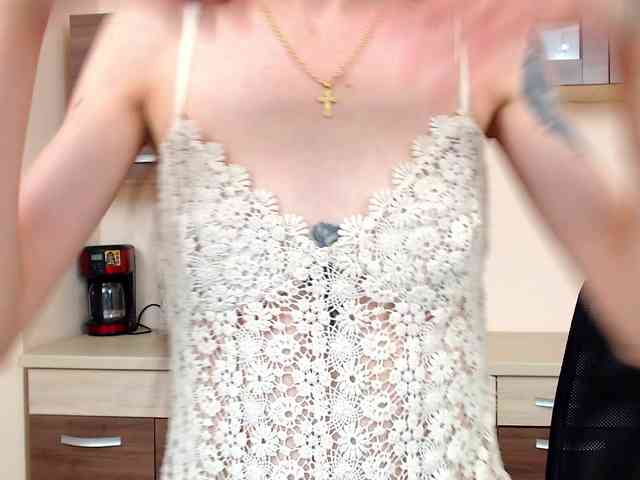 Julia-Jae webcam