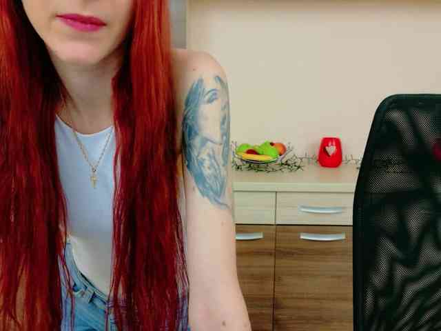 Julia-Jae webcam