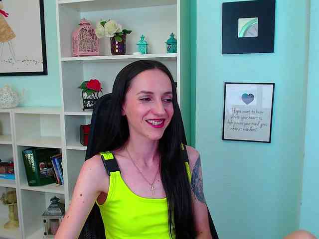 Julia-Jae webcam