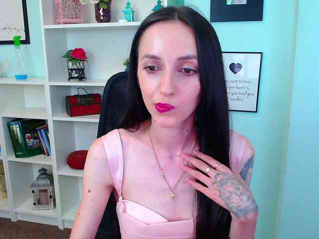 Julia-Jae webcam