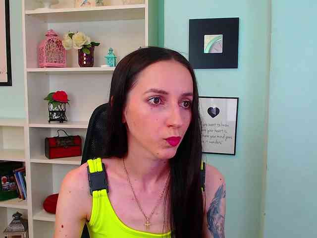 Julia-Jae webcam