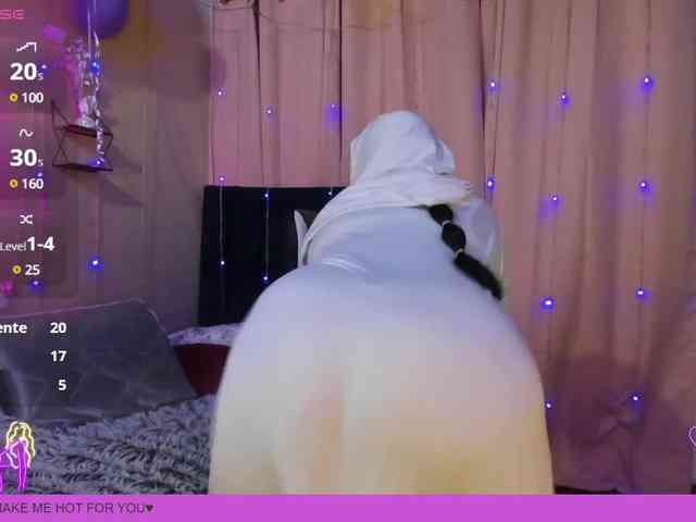 AmiraFalu webcam
