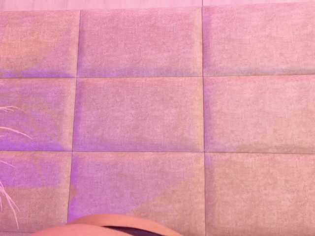  NikkSantini chat room