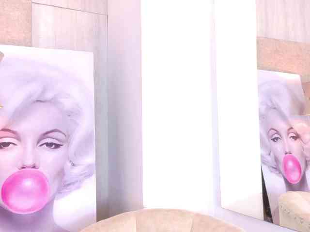 NikkSantini webcam