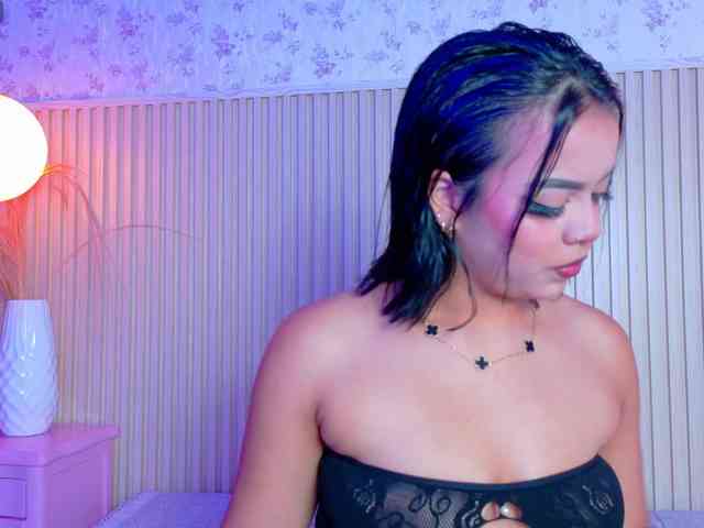 NikkSantini webcam