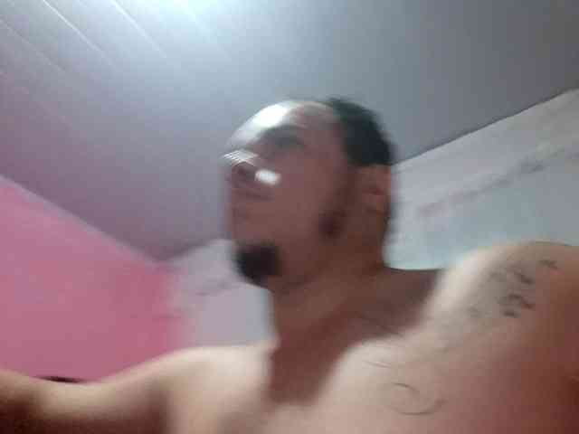 MrJamesBrazilHotShyBear webcam