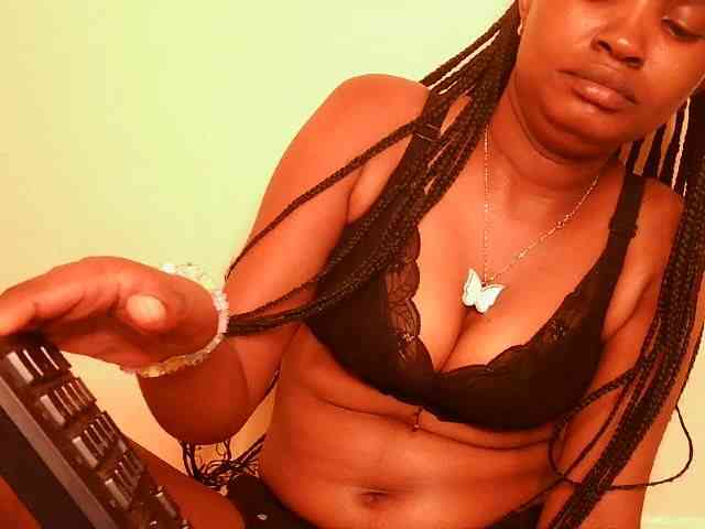 sexybounty2 webcam
