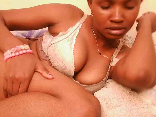 sexybounty2 webcam