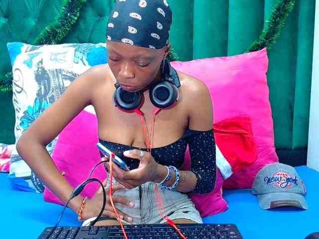 Naughty_NubianEmpress webcam