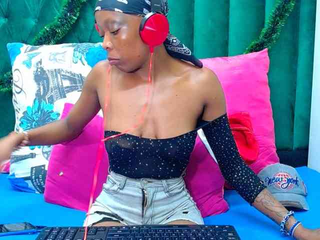 Naughty_NubianEmpress webcam