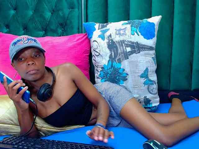 Naughty_NubianEmpress webcam