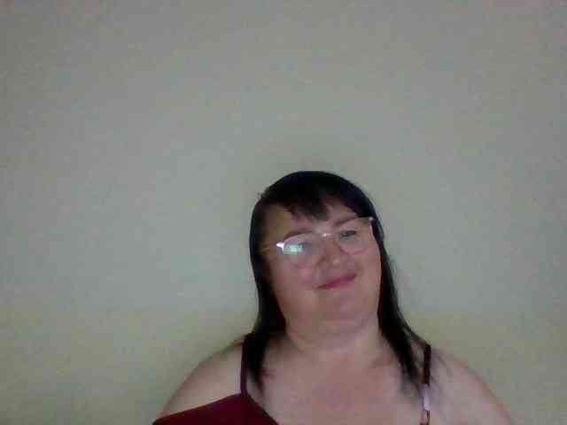 Shaved white, Shaved mature, Group chat for 40 tokens, Full privates for 30..., older making 3