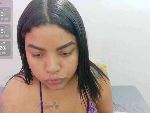 curvybrunnett's webcam live show