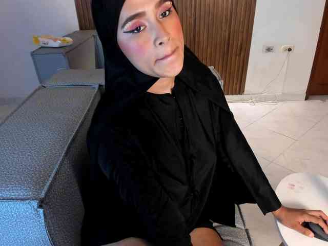 chatting online Kayla-hasab