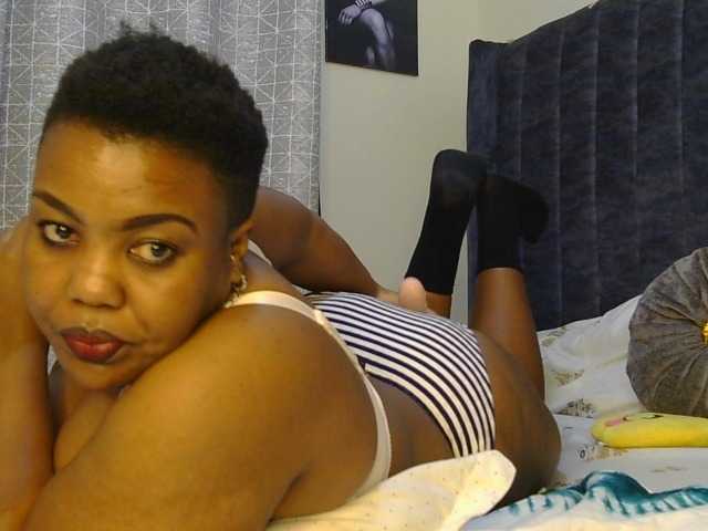 thick-sexxy-moma webcam