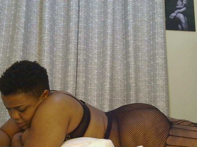 thick-sexxy-moma webcam