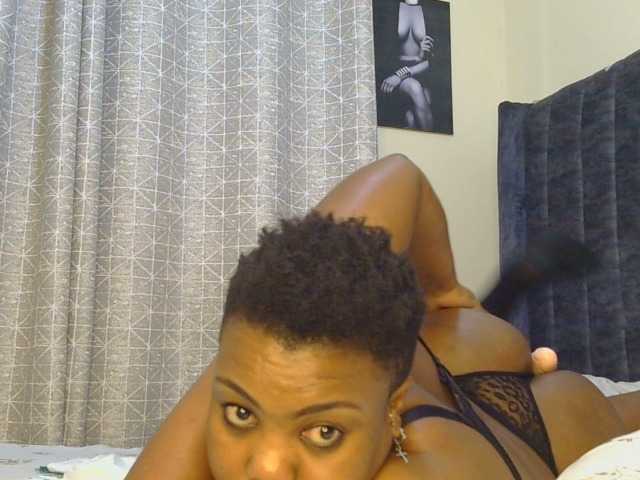 thick-sexxy-moma webcam