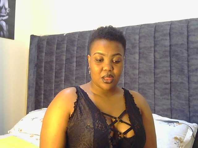 thick-sexxy-moma webcam
