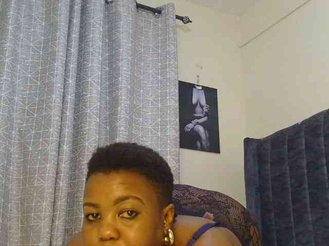 thick-sexxy-moma webcam