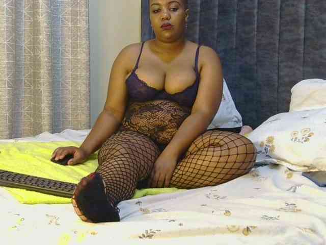 thick-sexxy-moma webcam